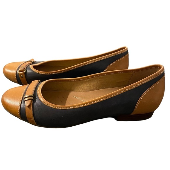 Clarks Henderson Bird Leather Flats - Picture 5 of 10